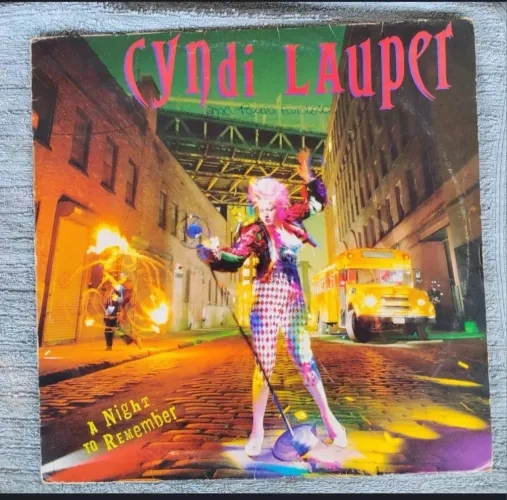 LP disco de vinil Cyndi Lauper  A Night To Remember toca disco radiola vitrola som antigo