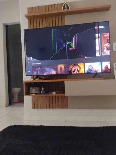Vendo Ou troco , a Tv tem menos de 1 ano de uso .. como mostra a foto , o display defeito