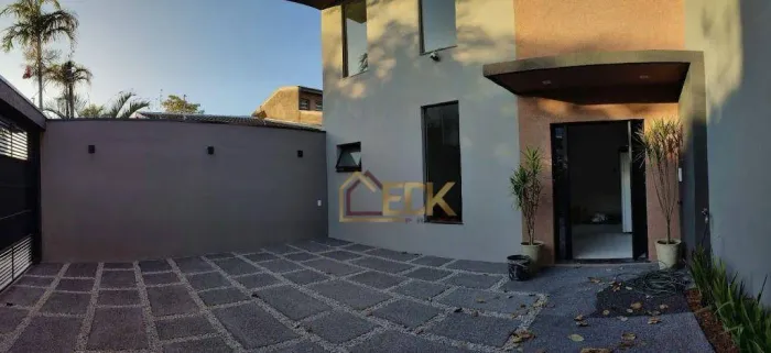 Sobrado com 3 dormitórios à venda, 220 m² por R$ 950.000 - Vila Branca - Jacareí/SP