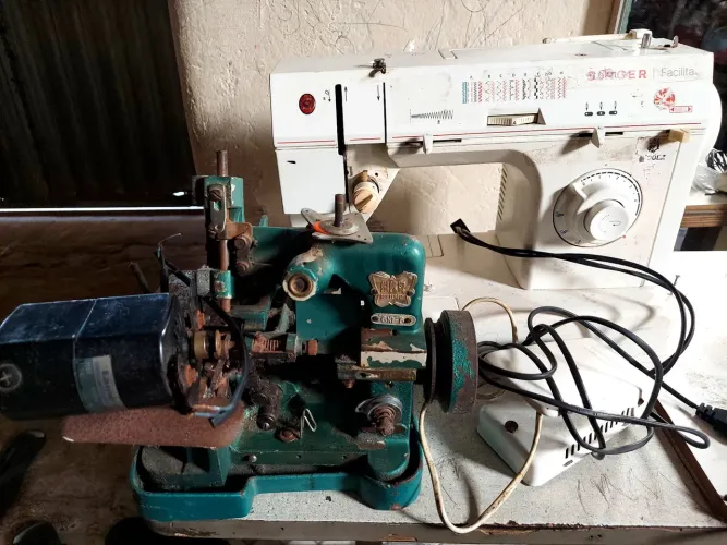 Máquina Singer com defeito