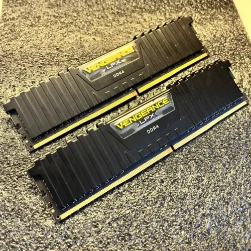 Memória RAM Corsair Vengeance 16GB (2x8GB)
