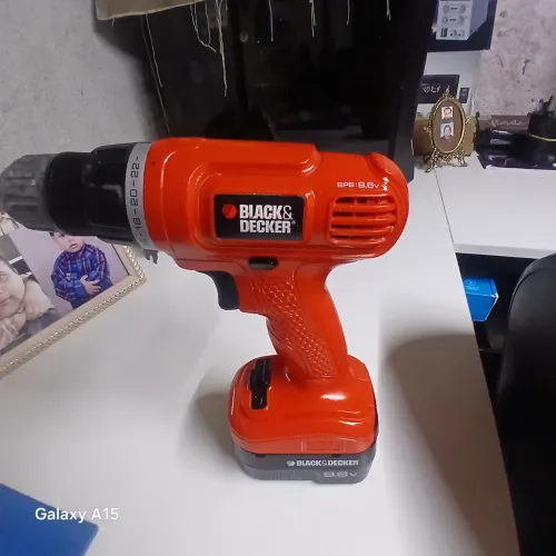 Vendo essa parafusadeira Black decker funcionando mais tem que trocar a bateria 