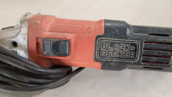 Lixadeira bleck+Decker