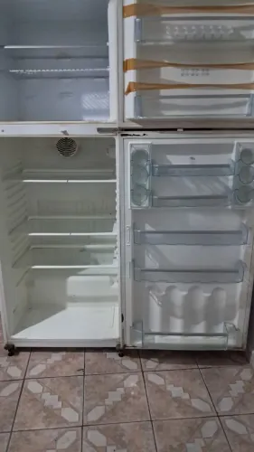 Geladeira frost free bom estado