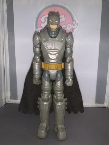 Boneco batman c/ armadura 30 cm titan hero usado otimo estado