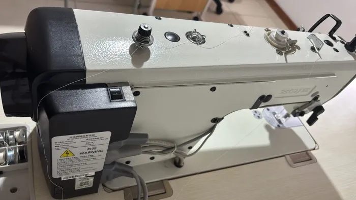 Máquina de costura industrial Zoje 8000E