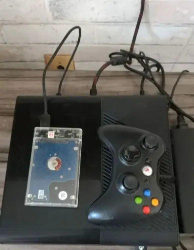 XBOX 360 Com 50 jogos destravado