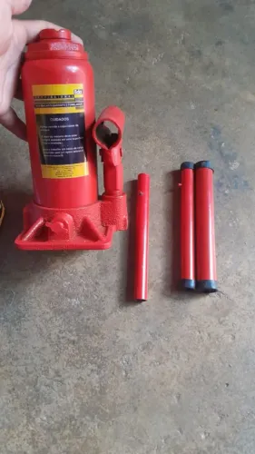 Vendo um macaco garrafa por 250 reias 