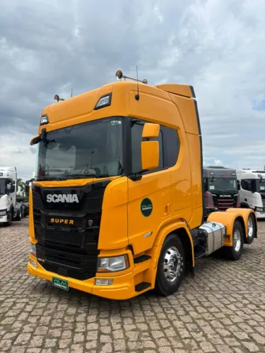 Scania R460 Super 6x2.