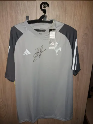 Blusa Adidas autografada pelo Hulck ( retirar no endereço)