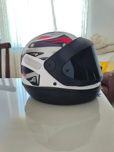 CAPACETE BRANCO USADO