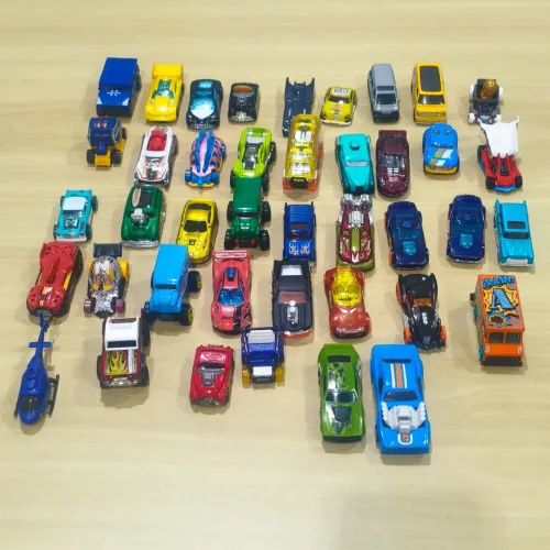 Lote com 41 carrinhos hot wheels