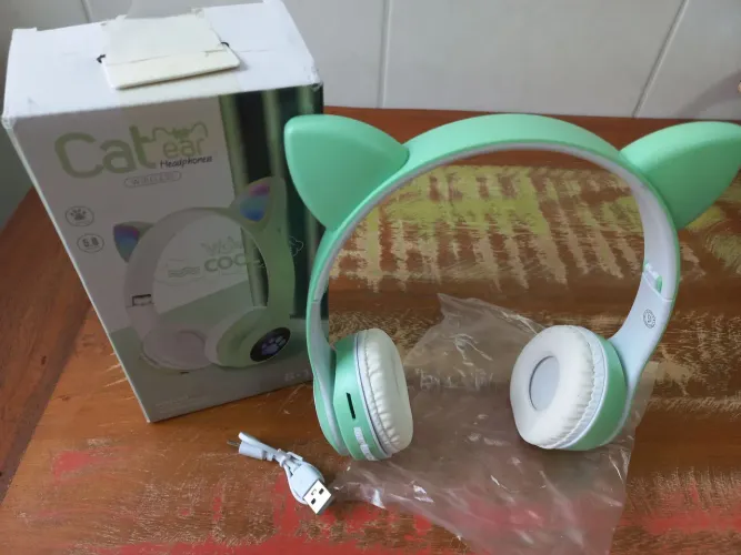 Headphones verde claro - CAT - NOVO