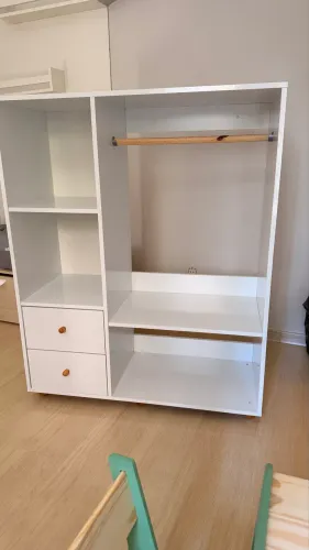 Guarda-roupa Montessori super novo