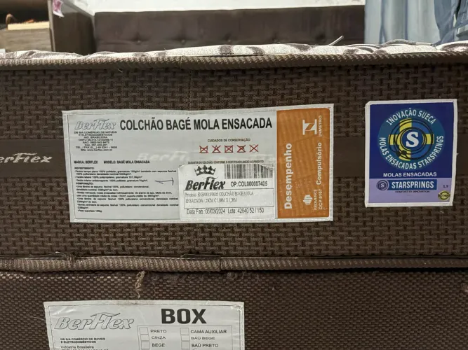 Vendo cama de casal box , colchão com molas ensacadas e box 