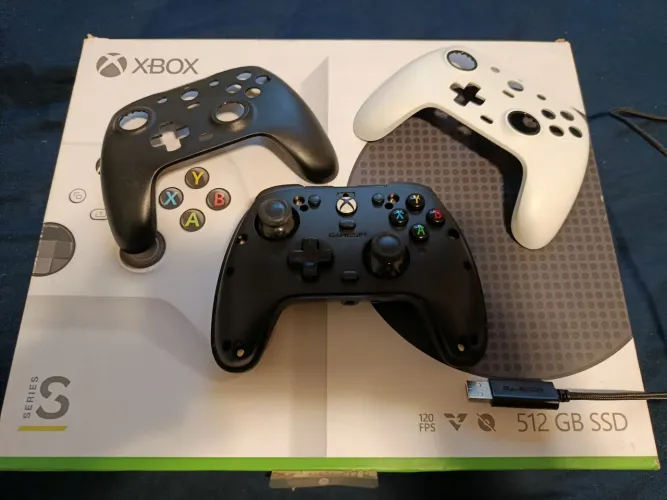 Xbox Series S - 1 controle original + controle Gamesir 