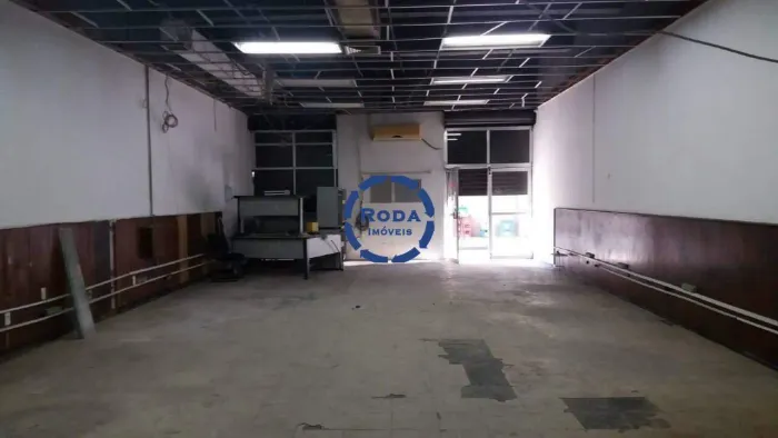 Ponto comercial em sobrado geminado no centro de Santos.