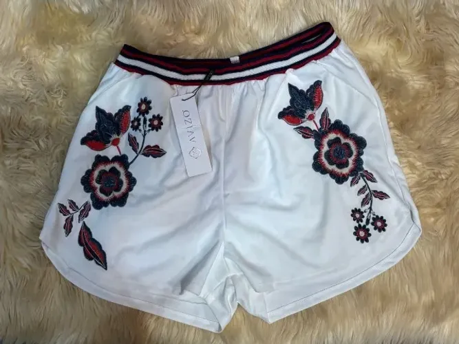 short avizo branco bordado tam 40
