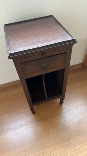 Mesa de Telefone Vintage em Madeira Escura com Gaveta e Prateleira Retrátil