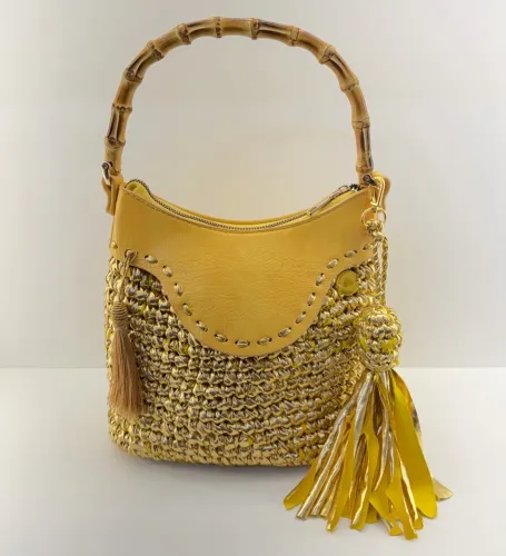 Bolsa Artesanal Crochê Fio Náutico Dourada Alça Bambu