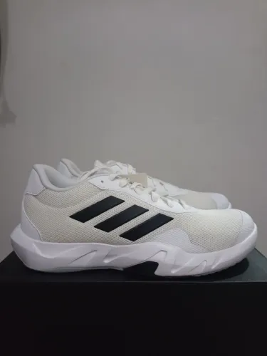 Tenis adidas treino tamanho 40 ou 42 original na caixa.