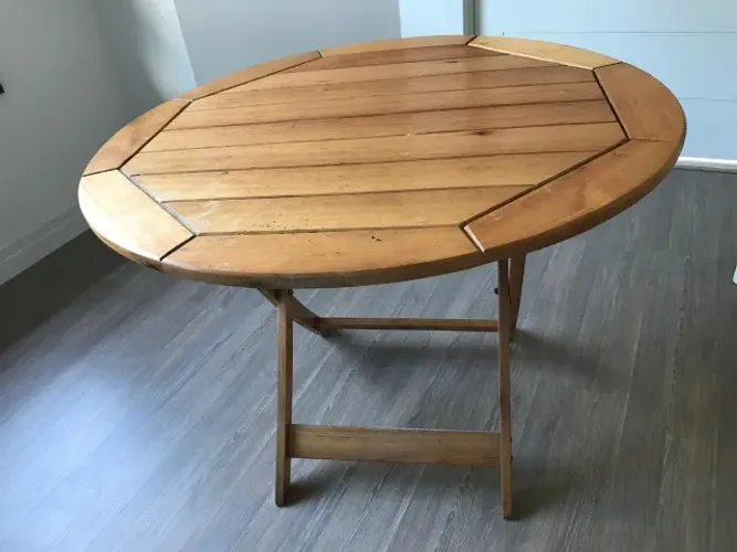 Mesa dobrável redonda em madeira