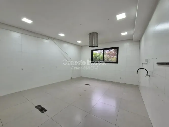 Ponto Comercial com 49 m² Próximo ao Centro de Holambra, com Sala Ampla, Escritório, Depós