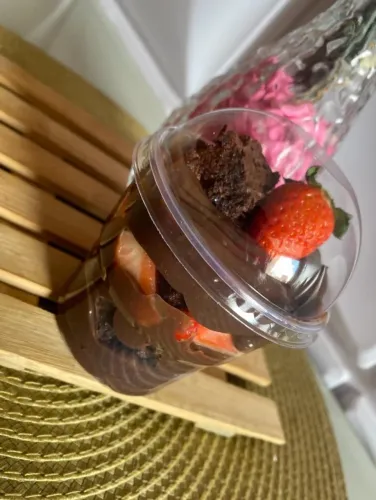 Brownie Gourmet no Copo 200g | Morango, Maracujá, Pudim e Chocolate