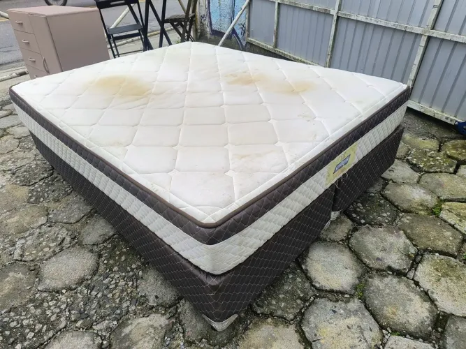 BASE BOX COM COLCHÃO QUEEN