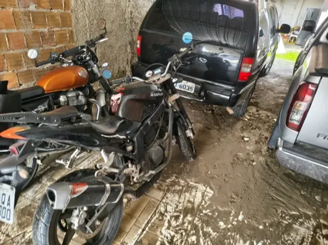 Comet 250 com 2 freios a disco e escapamento esportivo relíquia