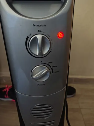 Aquecedor a Óleo Mondial Preto/Prata 1500W A-06
