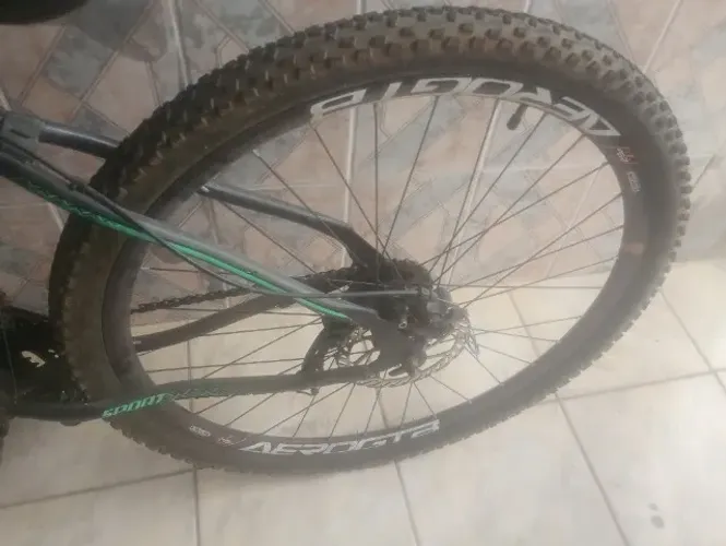 Bicicleta aro 29 preta e verde ,em ótimo estado não está nova mais está conservada