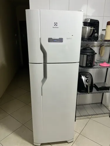Geladeira Eletrolux 371L