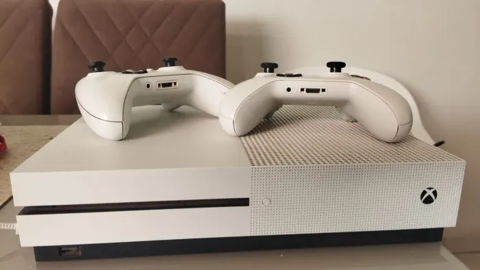 Vendo XBox One S 1TB + 2 controles