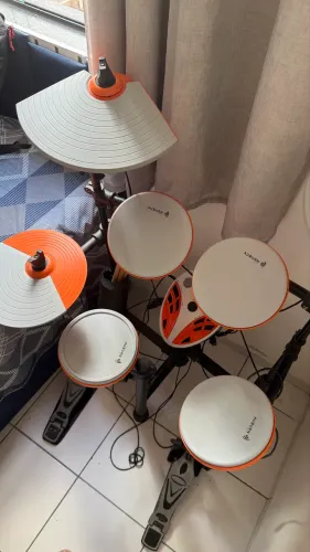 Bateria eletrônica em ótimo estado