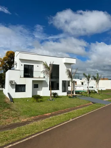 Sobrado Alto Padrão 220m² | 5 Suítes | Piscina com Hidro | Vista Represa | Riviera Santa C