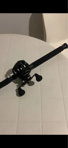 Vendo carretilha Big Game Black Pira 400 com linha 0.28lbs e vara Black Tamba 40 lbs