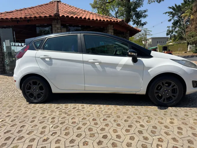 Ford Fiesta 1.6 16V Flex Mec. 5P 2015