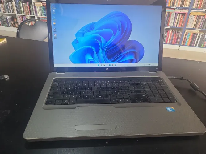Notebook hp g71 core i3 m370 8gb ram ssd de 128gb tala gigante