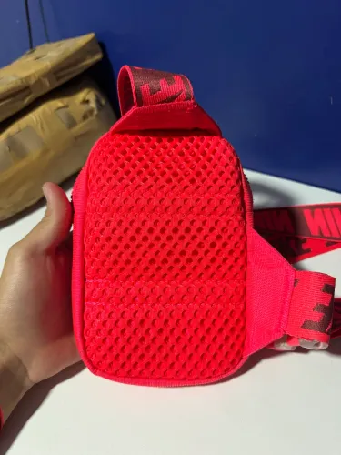 Bolsa transversal Nike vermelha unissex | Negociável.