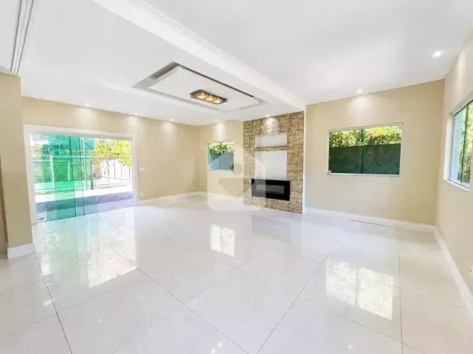 Casa triplex para venda com 4 quartos, 398m² - Quitandinha - Petrópolis/RJ