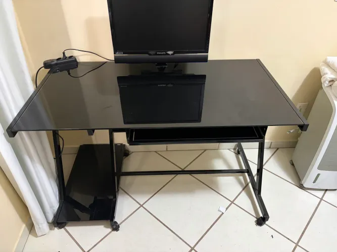 Vendo mesa para computadores e outros