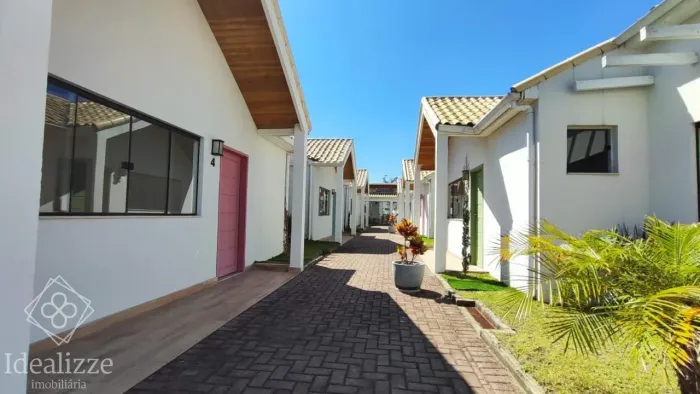 Casa linear de 1 quarto, em condomínio fechado para Venda em Piraí / RJ no bairro Arrozal