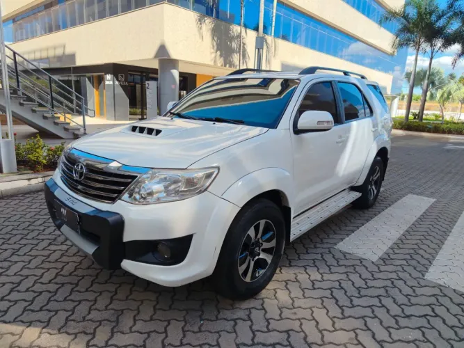 Toyota Hilux SW4 SR 4X2 2.7/ 2.7 Flex 16V Aut. 2013