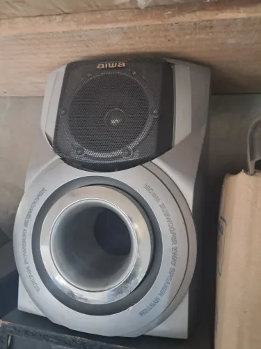 Par de caixas aiwa 4 e 8 omhs