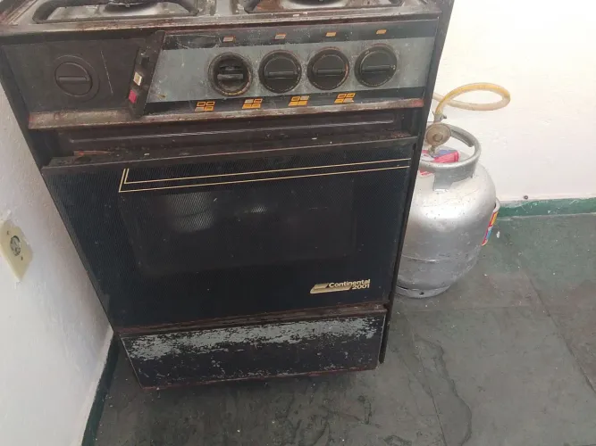 Vendo ou troco por iPhone botijão cheio de gás fogão e ferramentas de Pedreiro com makita
