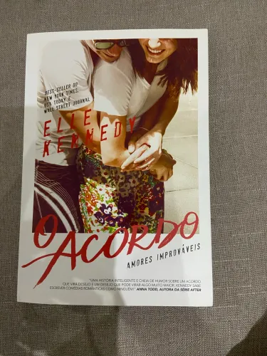 Livro O ACORDO  Amores Improváveis -Elle Kennedy
