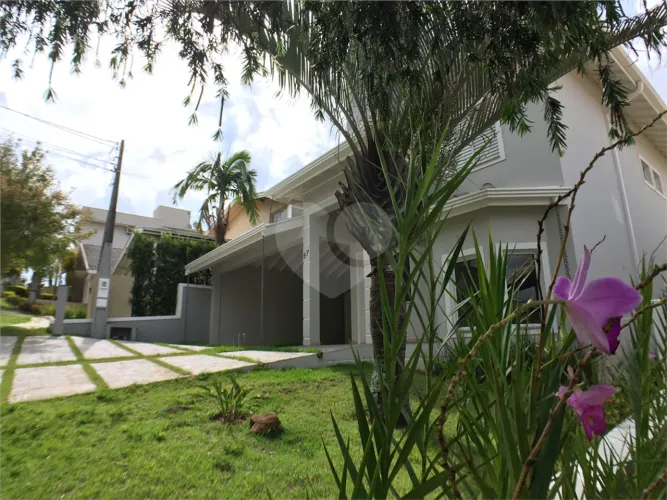 Casa à venda ou para alugar com 3 suítes no condomínio Recanto Dos Paturis, Vinhedo - SP