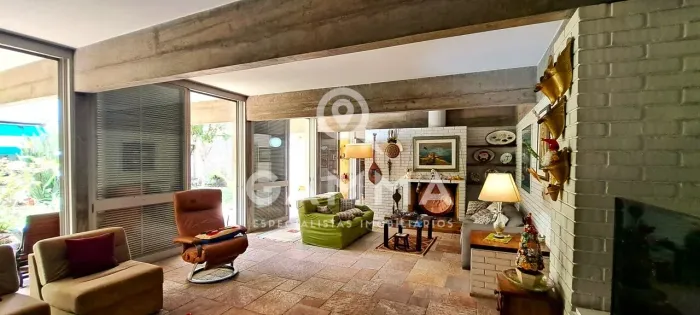 Casa de Arquitetura Modernista nos Jardim das Bandeiras