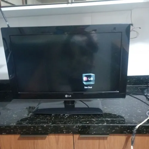 Vendo tv ótimo estado não é smart tem que converte